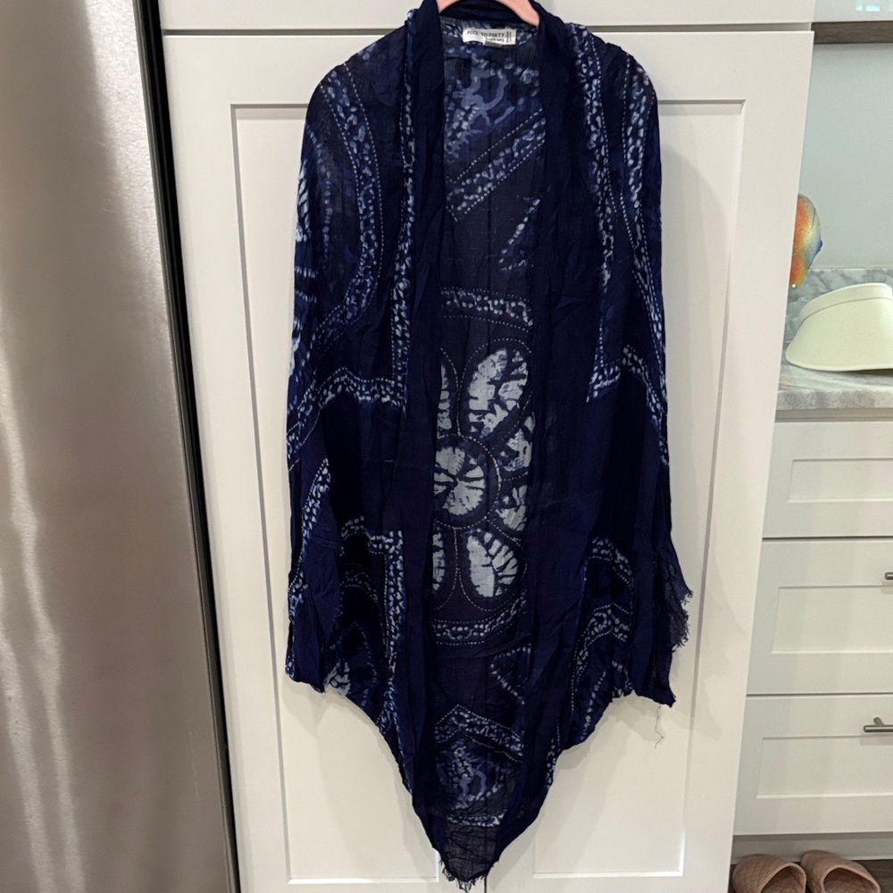 Subtle Luxury Navy and White Patterned pool coverup